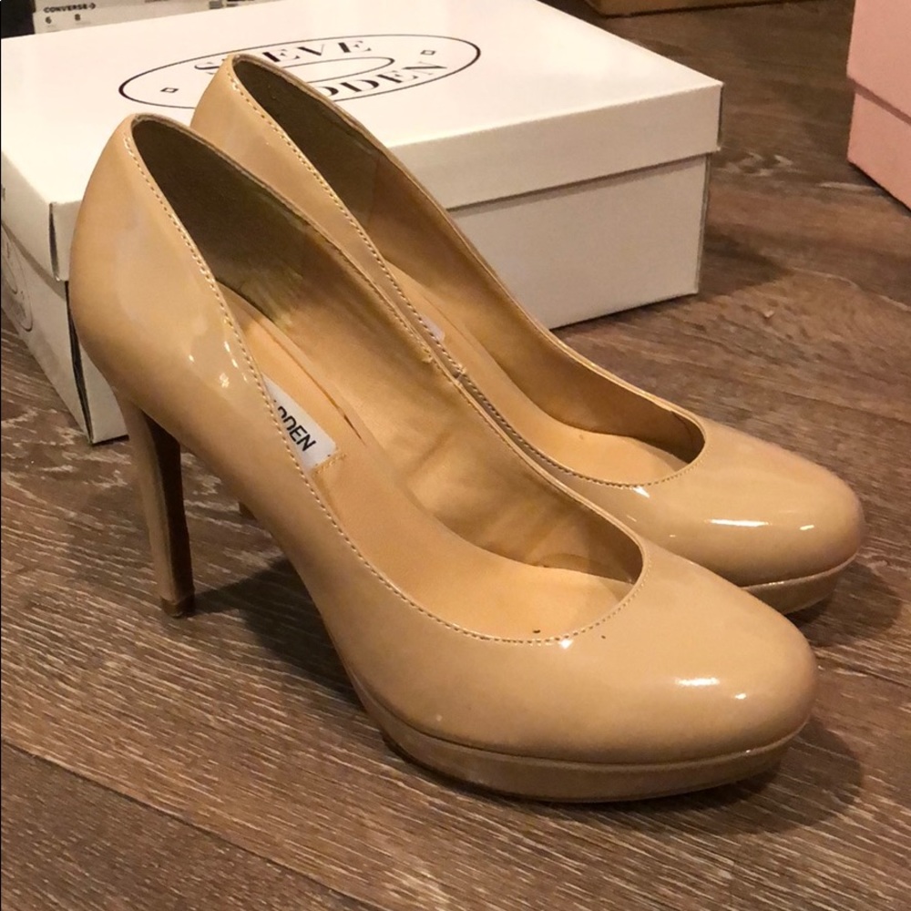 Steve Madden Nude/Beige Pattent Heels